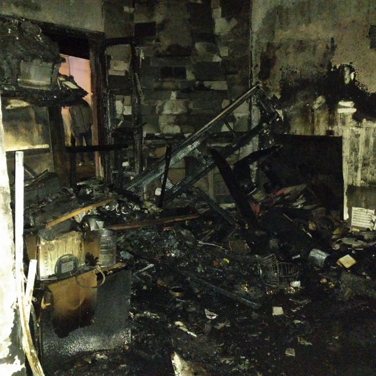 Un voraz incendio ocasionó pérdidas totales en una casa ubicada en el barrio La Favorita, en la Ciudad de Mendoza.&nbsp;