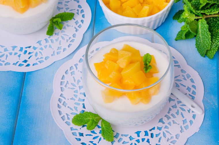 Receta de bavarois de duraznos sin horno: suave, dulce y refrescante.