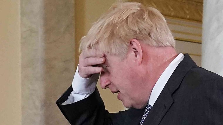 Boris Johnson, en su hora más difícil. Foto: Láser.