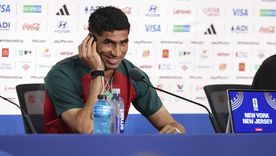 Achraf Hakimi reaccionó con sorpresa durante una conferencia. Achraf Hakimi reaccionó con sorpresa durante una conferencia.