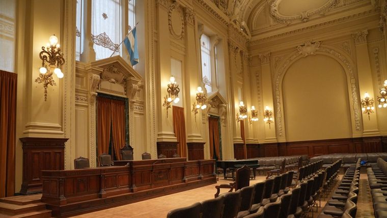 El Colegio Nacional de Buenos Aires, dependiente de la UBA, reabrió su Aula Magna tras una importante obra de conservación patrimonial.