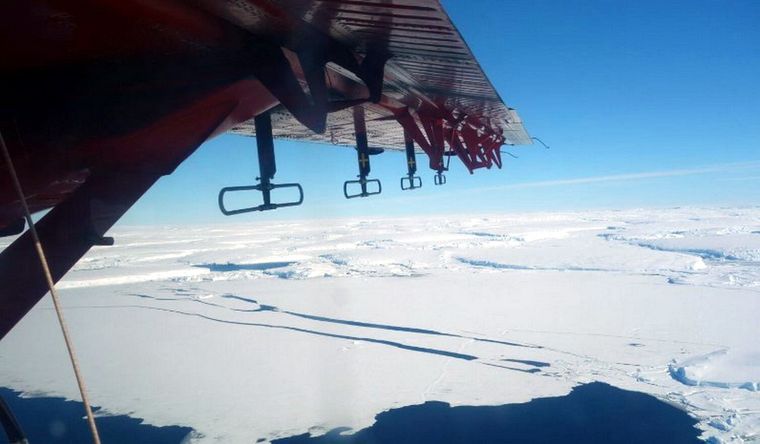 Vuelo sobre el glaciar Thwaites. Foto: Dpa.