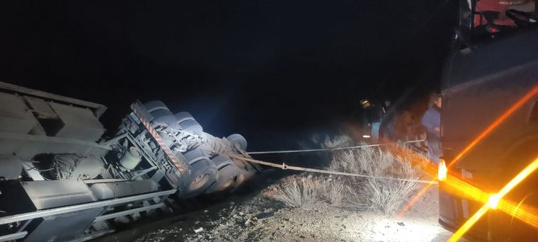 El camión volcado Foto: Ministerio de Seguridad