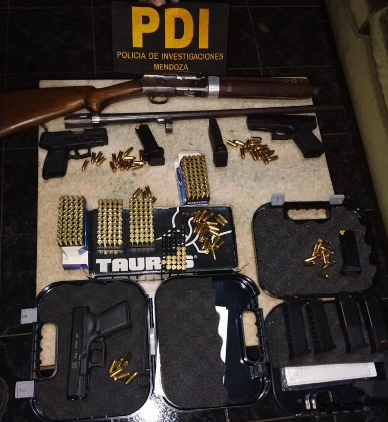 La escopeta y las demás armas. Foto: Gobierno de Mendoza