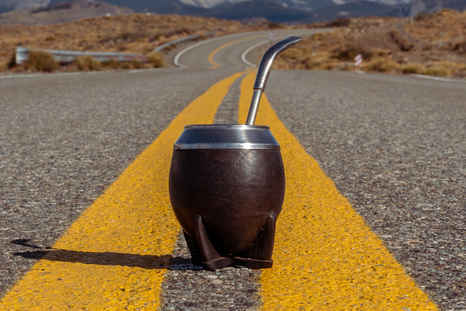 Mendoza también se recorre con el mate y el termo bajo el brazo. Foto: Canva