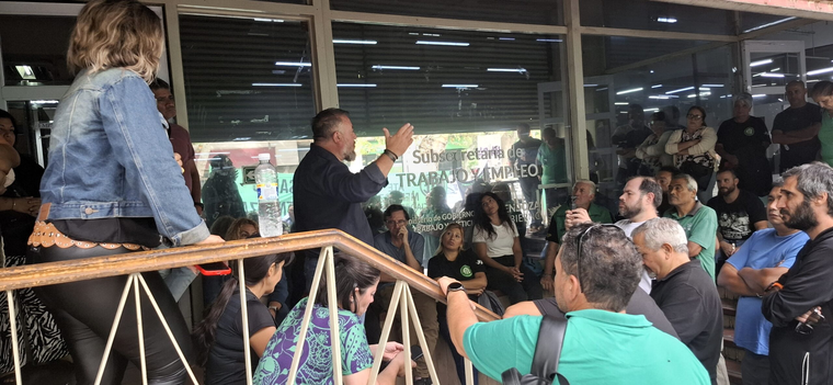 Paritarias: el Gobierno celebra acuerdos pero sigue el conflicto con un sector clave. Paritarias: el Gobierno celebra acuerdos pero sigue el conflicto con un sector clave.