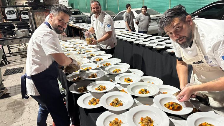 Iván Azar, Federico Pettit y Matías Gutiérrez, en plena faena. Iván Azar, Federico Pettit y Matías Gutiérrez, en plena faena.