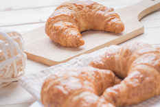 Receta fácil y tradicional de medialunas de grasa argentinas Foto: Shutterstock