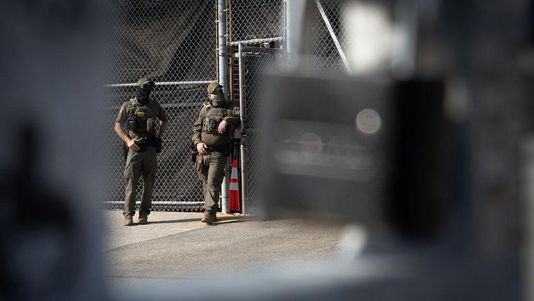 Centros de detención de ICE como este, en Illinois, han sido blanco de protestas.