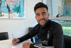 Nico firmó su nuevo vínculo en el predio de la AFA en Ezeiza Foto: ACF Fiorentina