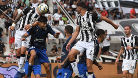 ezequiel munoz volvio, grito y sostuvo al lobo: experiencia clave en la remontada