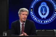 Santiago Bausili, presidente del BCRA, implement+o una nueva forma de medir la cuenta de servicios en dólares, separando el turismo de las compras al exterior, vía courier.