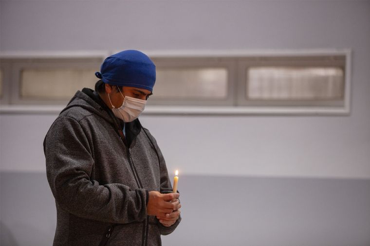 Enfermeros despidieron a un colega retirado que falleció en Río Gallegos.