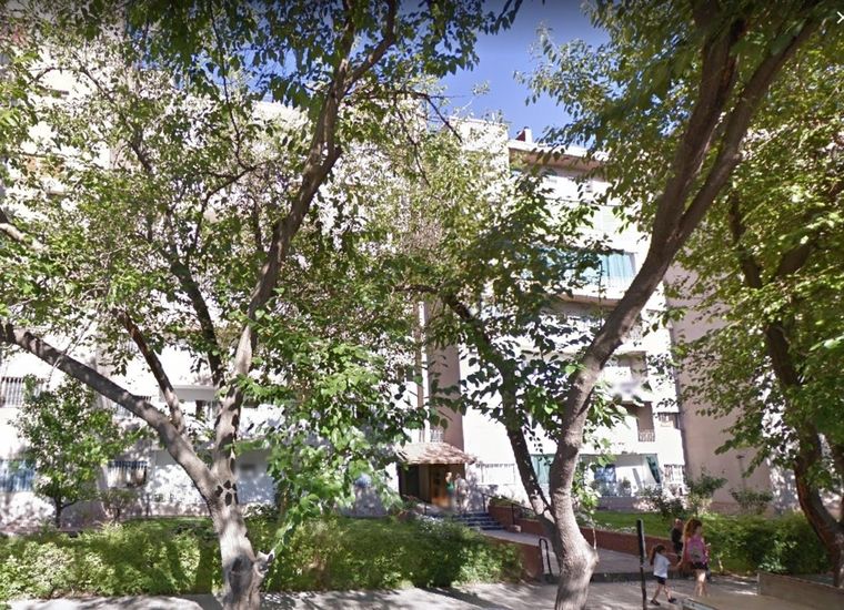 El joven atacó en dos departamentos del edificio