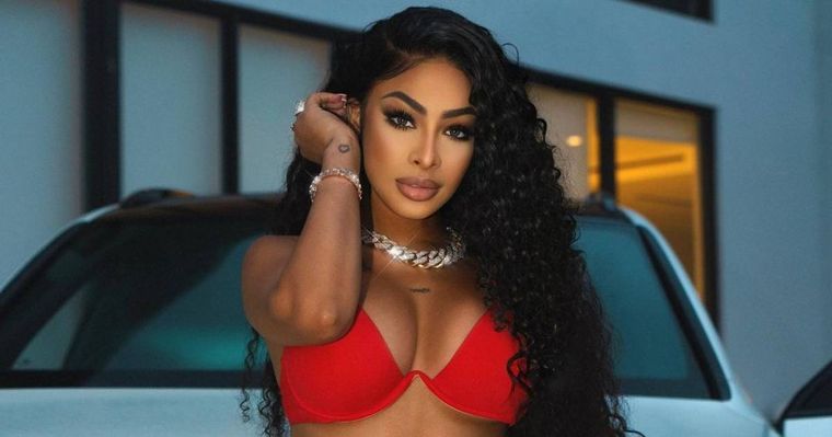 Foto: https://mundocelebrities.com/actualidad/2022/03/15/yailin-la-mas-viral-bentley/