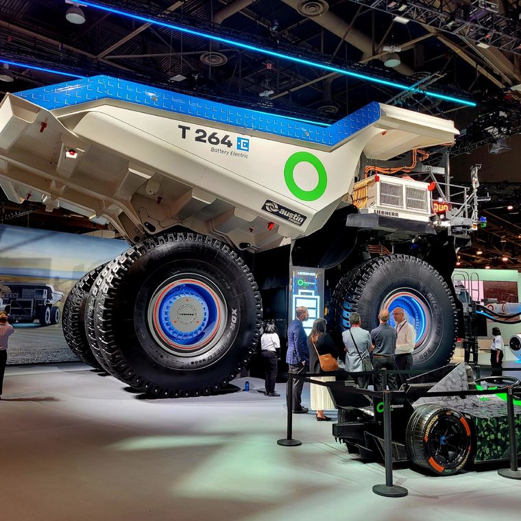 Los camiones gigantes, que ahora son con autocomando y eléctricos. Foto: Flavia Seva