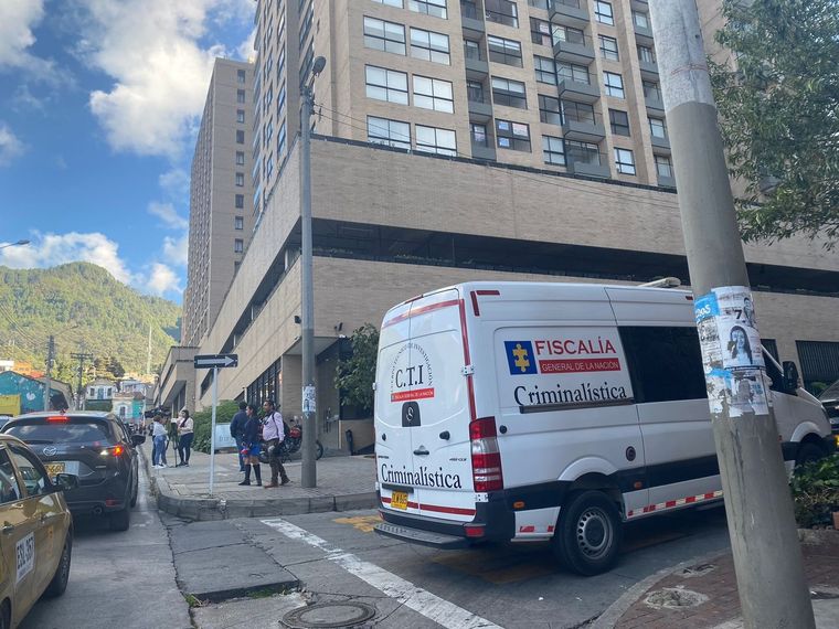 El funcionario, abogado de 59 años de edad, fue hallado sin vida en su apartamento Foto: X @lafm