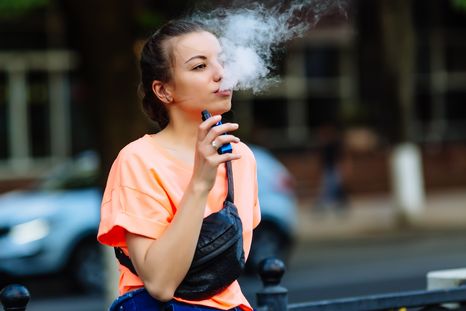 El vaper no solo afecta la salud interna, sino también la apariencia de la piel. Foto: Intermountain Healthcare