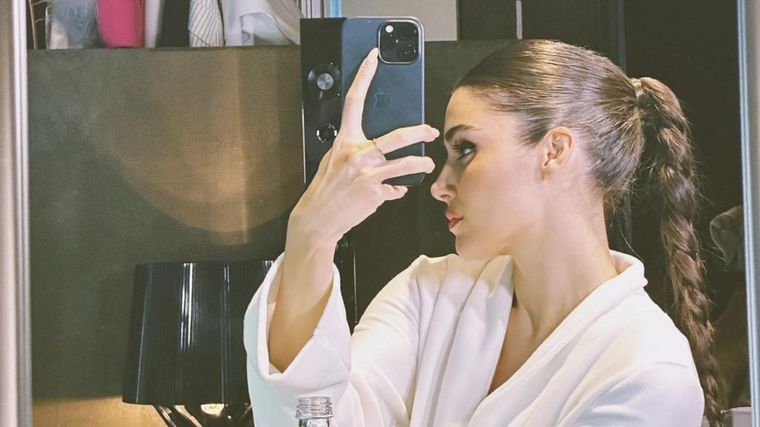 Hande Erçel La artista qué sigue creciendo. Foto: @handemiyy