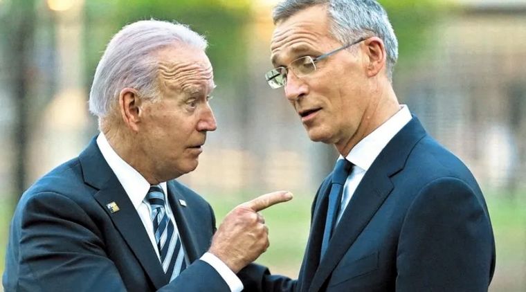 Joe Biden y el titular de la OTAN, Jens Stoltenberg. Foto: Reuters