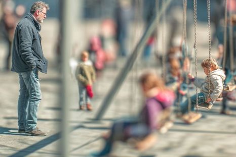 Nuestros hijos viven sus propias versiones de la vida. Imagen generada con IA Nuestros hijos viven sus propias versiones de la vida. Imagen generada con IA