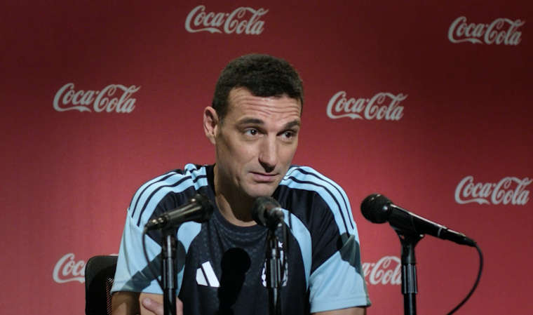 Lionel Scaloni protagoniza la campaña de Coca Cola Argentina para el Mundial 2026. &nbsp;