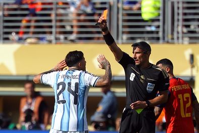 MDZol | Enzo Fernández se fue expulsado por doble amarilla en la final del Mundial ante España.