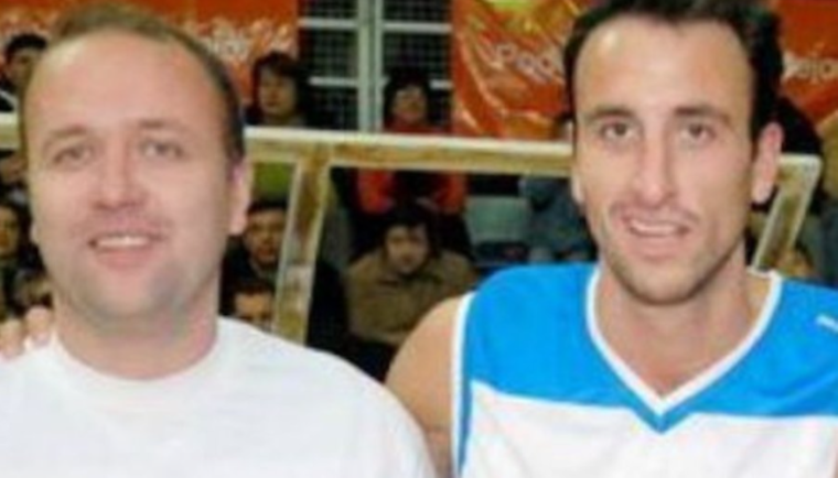 Leandro junto a su hermano, Emanuel Ginóbili.