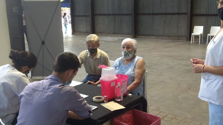 Victoria y Juan Antonio, los hermanos de Ciudad que recibieron la vacuna al mismo tiempo