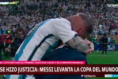 El emocionante abrazo entre Messi y Chiqui Tapia.