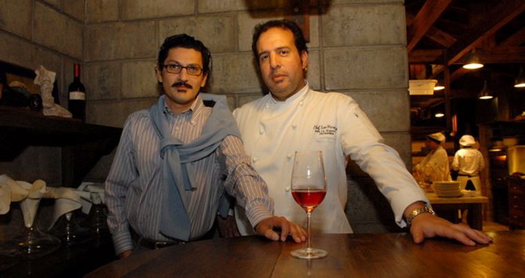 Los chefs Darío Gualtieri, asesor de La Casa del Visitante y Leo Morsella, a cargo del menú de esa noche. Foto: Nacho Gaffuri / MDZ