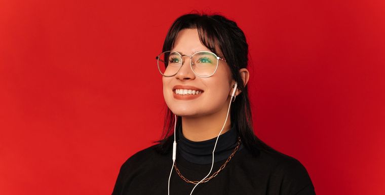 Los cables ofrecen una latencia cero, ideal para profesionales que no quieren depender de señales inalámbricas. Los cables ofrecen una latencia cero, ideal para profesionales que no quieren depender de señales inalámbricas.