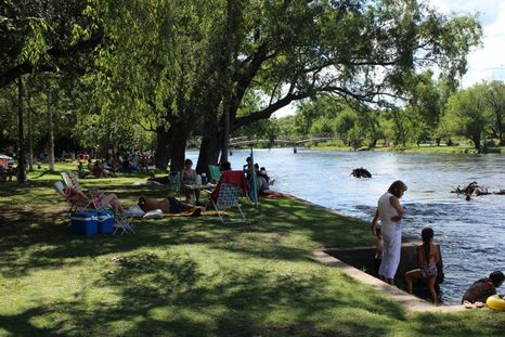 Almafuerte es un pueblo cordobés que conjuga naturaleza, historia y sabores en un entorno privilegiado a orillas del lago Piedras Moras. Almafuerte es un pueblo cordobés que conjuga naturaleza, historia y sabores en un entorno privilegiado a orillas del lago Piedras Moras.
