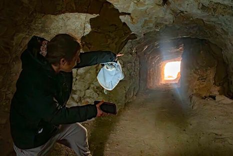 El túnel hallado cerca de Jerusalén tiene unos 50 metros de extensión y todavía desconcierta a los arqueólogos por su origen y su función. El túnel hallado cerca de Jerusalén tiene unos 50 metros de extensión y todavía desconcierta a los arqueólogos por su origen y su función.
