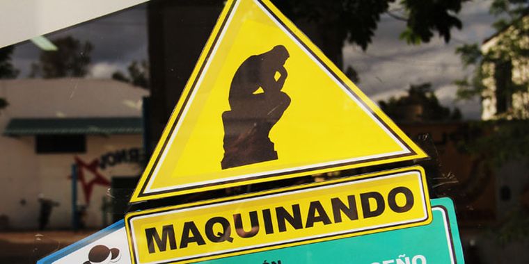 El diseño del logo de Maquinando Foto: Maggie Ojcius/ Mediamza.com