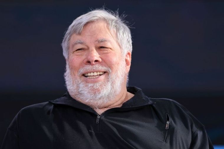 Steve Wozniak, cofundador de Apple, participa junto a Moschini en un programa de televisión en el que invierten en proyectos de emprendedores. Foto: GETTY IMAGES