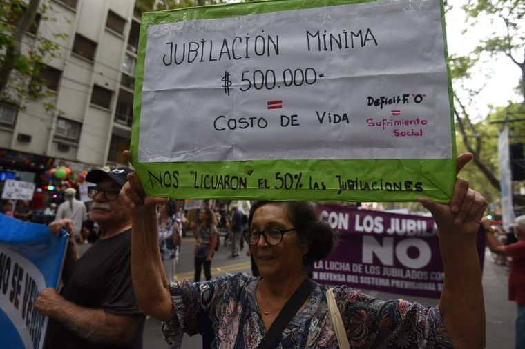 Jubilados se sumaron a la contramarcha Foto: Juan Ignacio Blanco / MDZ