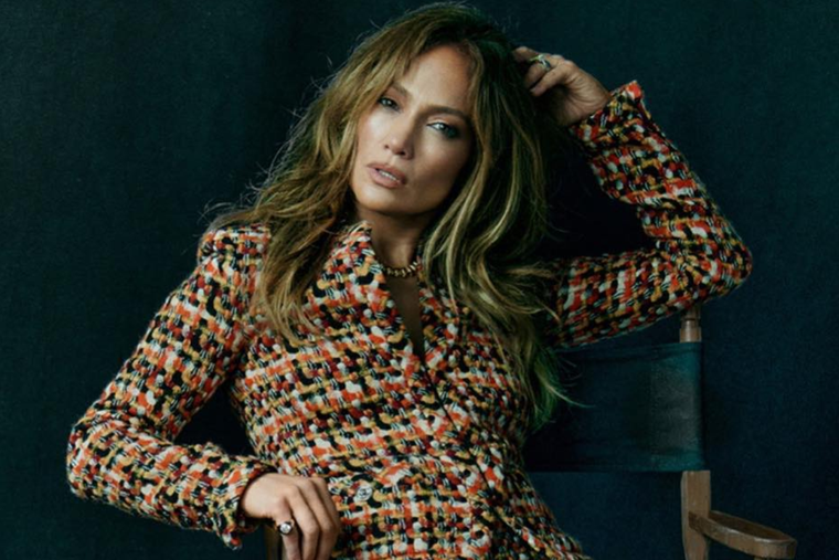 Este fue el increíble look de Jennifer Lopez para pasear por las calles. Foto: Instagram @jlo
