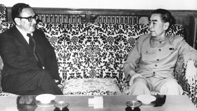 Kissinger y Zhou Enlai negociaron los términos de la visita de Nixon a China. Foto: GETTY IMAGES