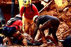 Impactante imagen de la tragedia en el este de Brasil, castigado por las lluvias. Foto Efe