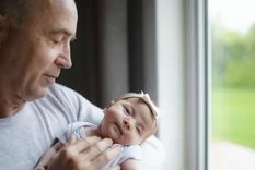 En nuestra sociedad en constante evolución, se desdibujan las fronteras temporales y sociales que alguna vez delimitaron la maternidad y la paternidad. Foto: MDZ