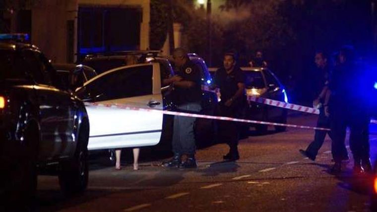 El policía respondió a los disparos de los ladrones e hirió de gravedad a uno de 13 años