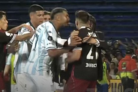 El momento del escupitajo de Balboa a Acuña que estuvo a punto de terminar muy mal. El momento del escupitajo de Balboa a Acuña que estuvo a punto de terminar muy mal.