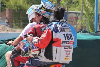 MDZol | Tres pilotos en una motito... algunas de las cosas que se vieron Foto: Maggie Ojcius/Mediamza.com