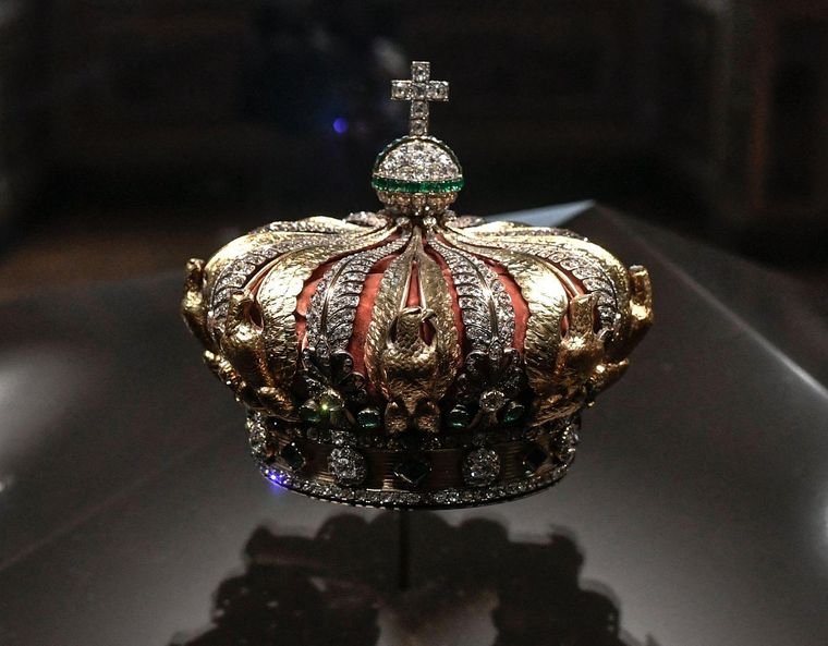 Es posible que la corona de Eugenia se haya descartado porque era "demasiado difícil de manejar".