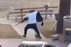 El hombre que desarmó a uno de los atacantes ha sido llamado un "verdadero héroe".