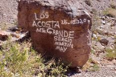 indignacion en redes con turistas que vandalizaron un sitio historico de mendoza