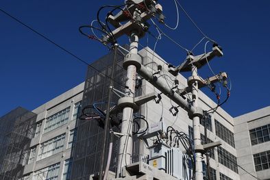 MDZol | El presidente Javier Milei firmó un decreto para iniciar el proceso de revisión tarifaria del servicio eléctrico Foto: ALF PONCE MERCADO / MDZ