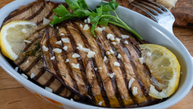 Cómo hacer berenjenas a la parrilla con ajo y aceite de oliva Foto: Shutterstock