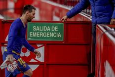 Messi quedó libre y Barcelona prende velas para que firme. Foto: The Sun
